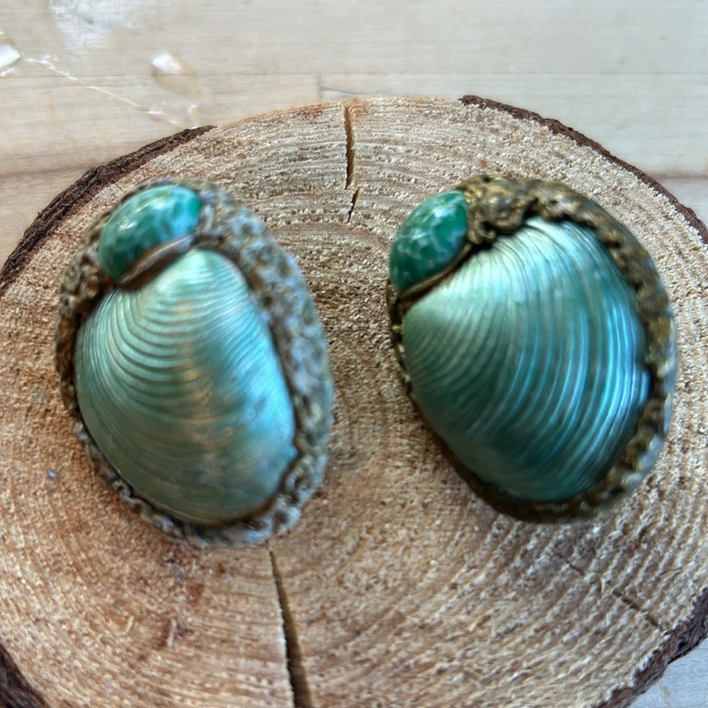 She’ll screw back earrings - Picture 2 of 3